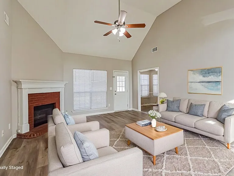 115 Syracuse Ln — Photo 4