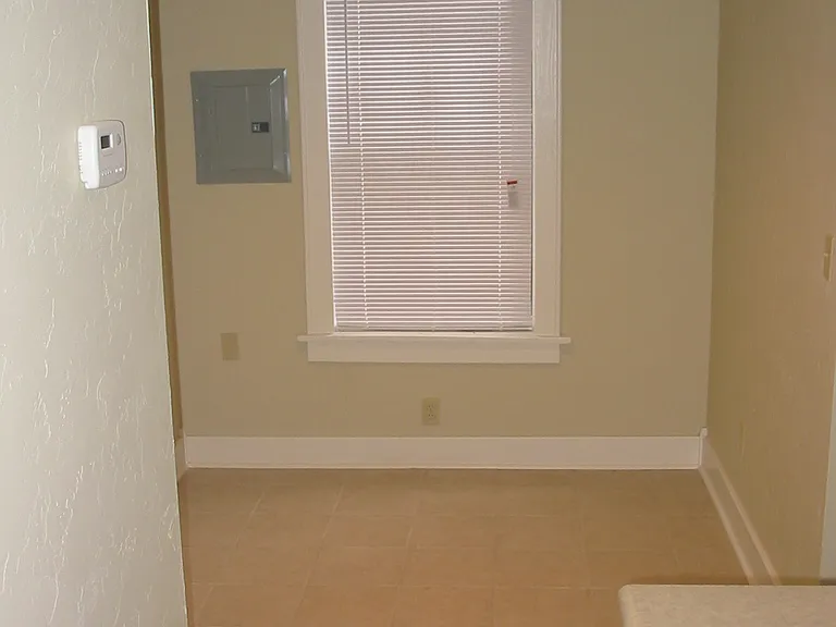 200 NW 24th St #4 — Photo 11