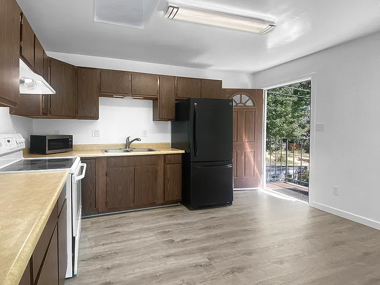 3127 Eastern Ave — Photo 4