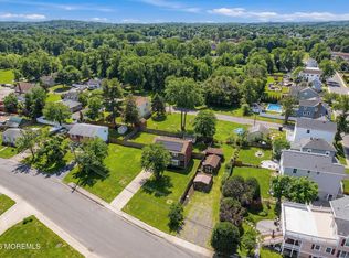 610 Center Avenue, Belford, NJ 07718