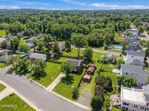 610 Center Avenue, Belford, NJ 07718