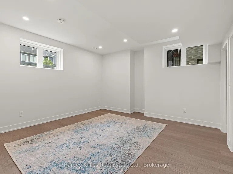 157 Springside Cres — Photo 38