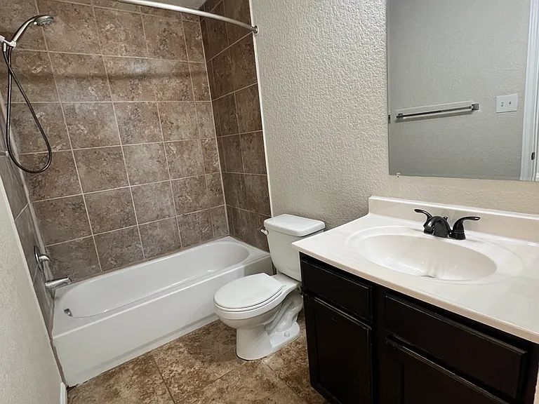 6416 Aspen Hl — Photo 11