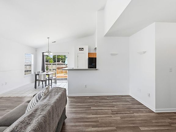3rd image of 113 Obannon Ct
