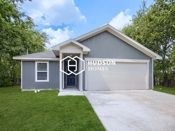 2814 Wellington St, Greenville, TX 75401