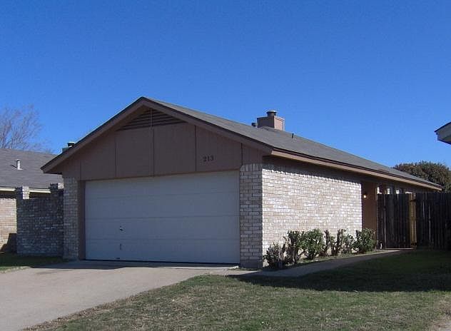 1st image of 213 Lone Pine Ct