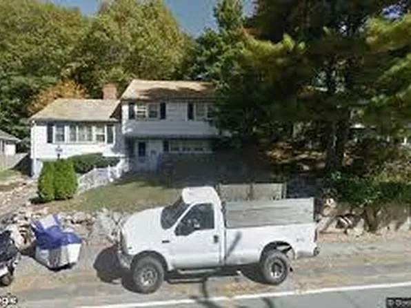 140 Vincent Rd, Dedham, MA 02026