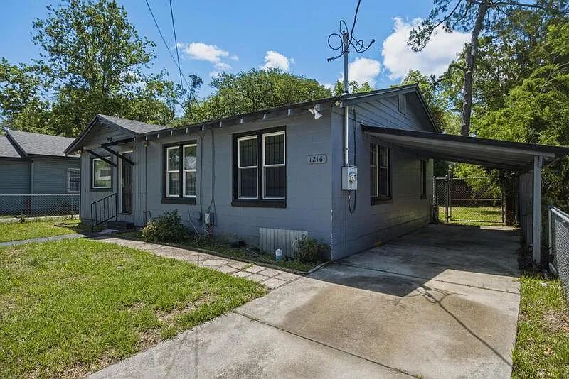 3 bed, 1.0 bath, 1005 sqft, $1,175 — Photo 2
