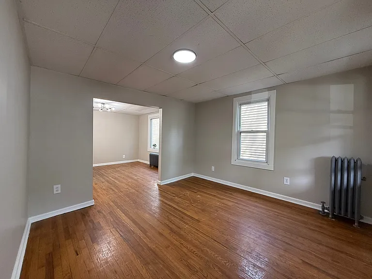 339-341 Allen St #1R — Photo 7