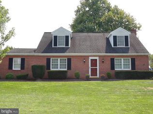 305 School Ln, Mount Joy, PA 17552