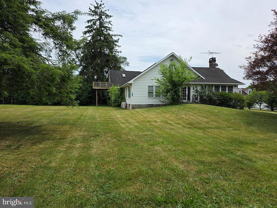1st image of 956 Fairfield Rd