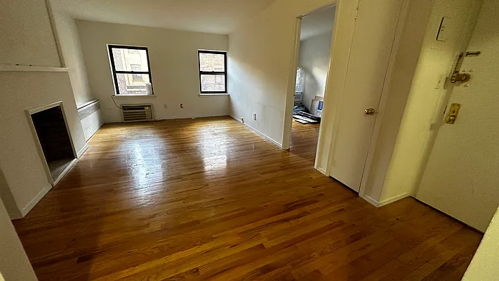 Rented by HOLTON REAL ESTATE INC. | media 12