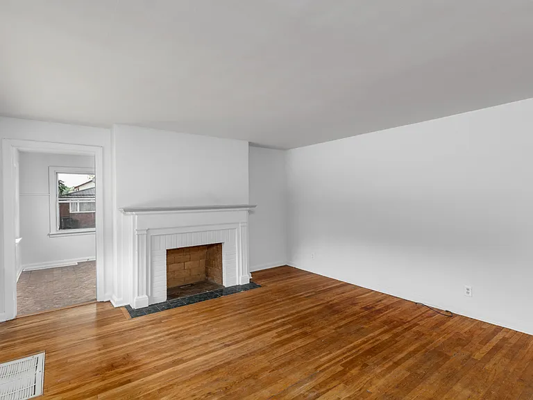 1101 15th St NE — Photo 3