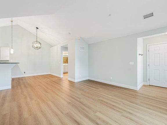 5th image of 2497 Santa Fe Dr #C