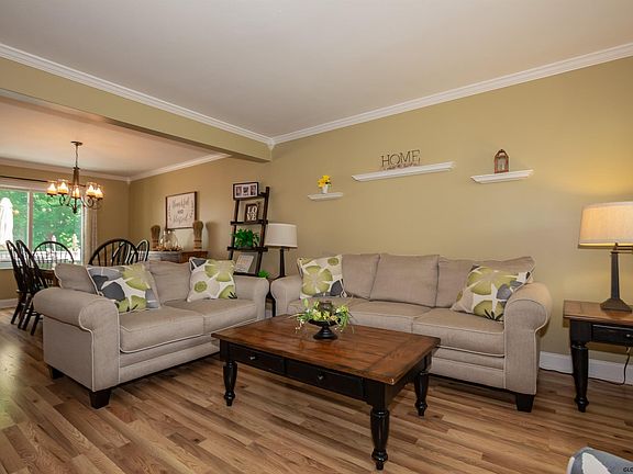 3rd image of 2 Woodlawn Cir