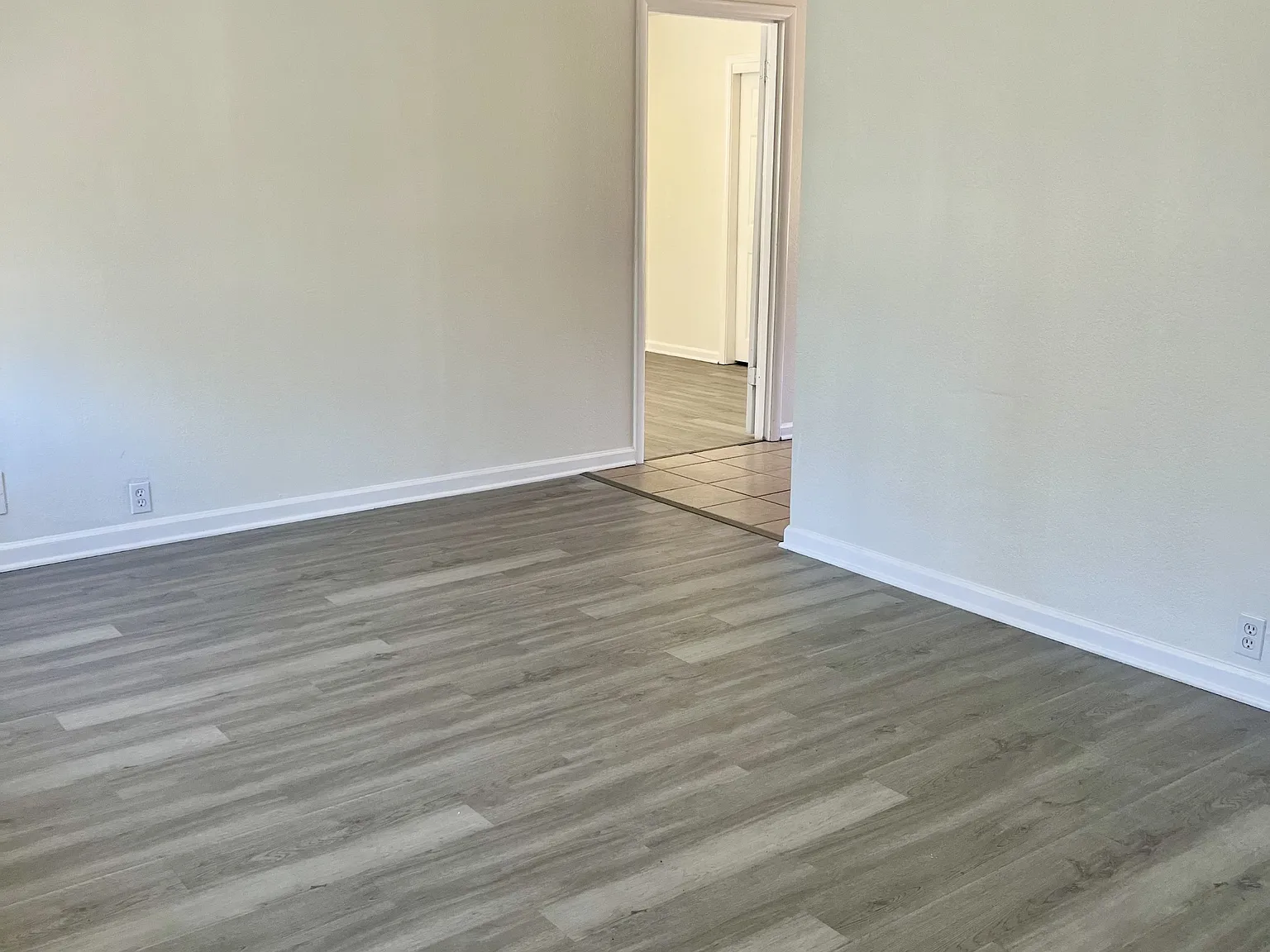 10804 Newton Avenue - 1 — Photo 4