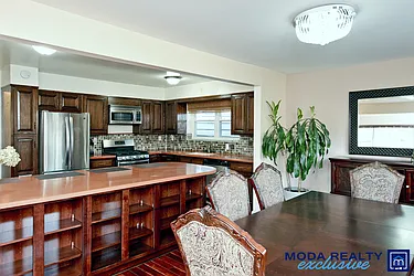 Rented by Moda Realty