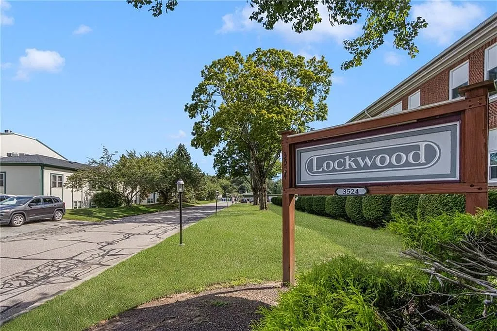 3 bed, 2.0 bath, 1270 sqft, $2,700 — Photo 1