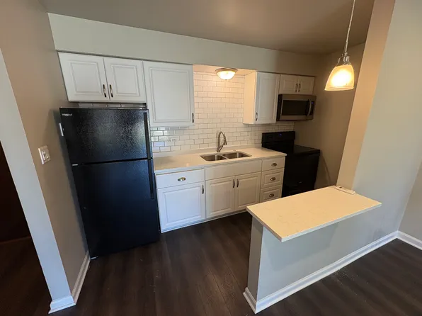 121 S Washington St #3, Genoa, IL 60135