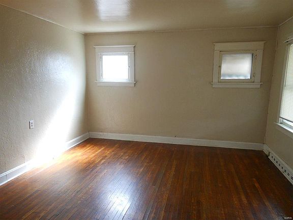 2nd image of 3728 Pine Grove Ave