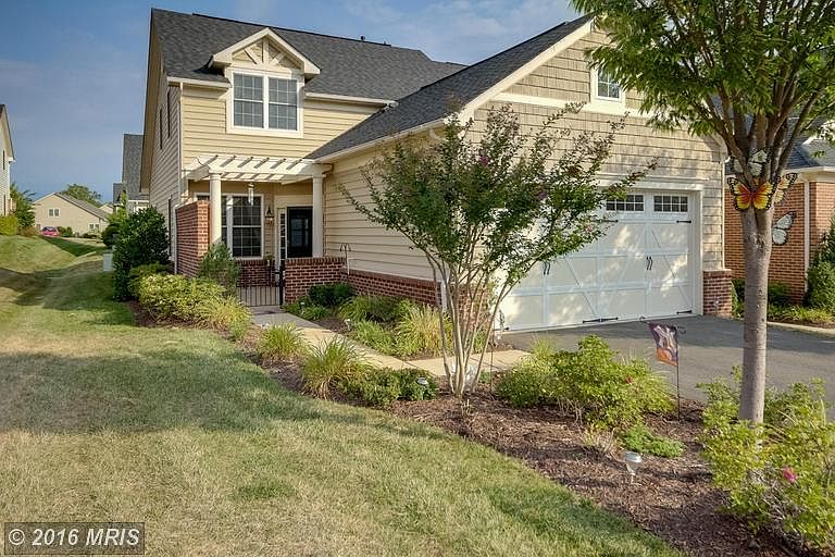 1st image of 44348 Oakmont Manor Sq