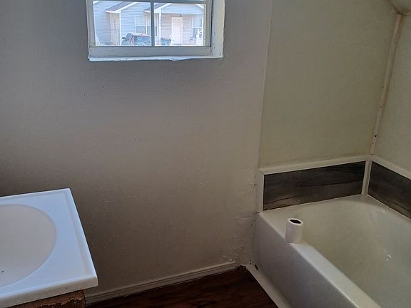 5th image of 1404 NW Taylor Ave #B