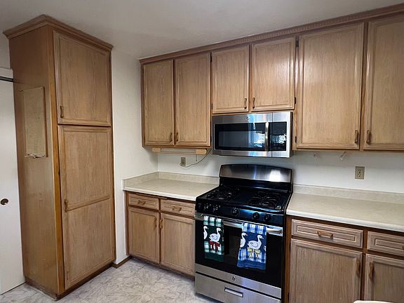 5th image of 568 Acadia Dr