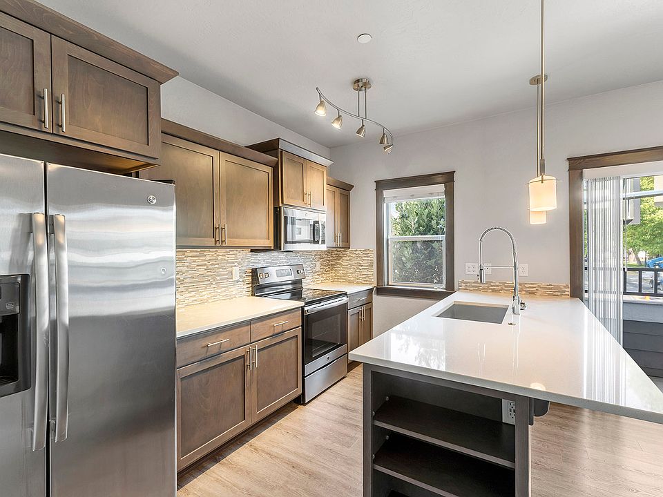 2BR, 2.5BA -744 SF