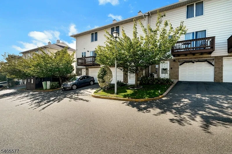 2 bed, 2.5 bath, $2,800 — Photo 3