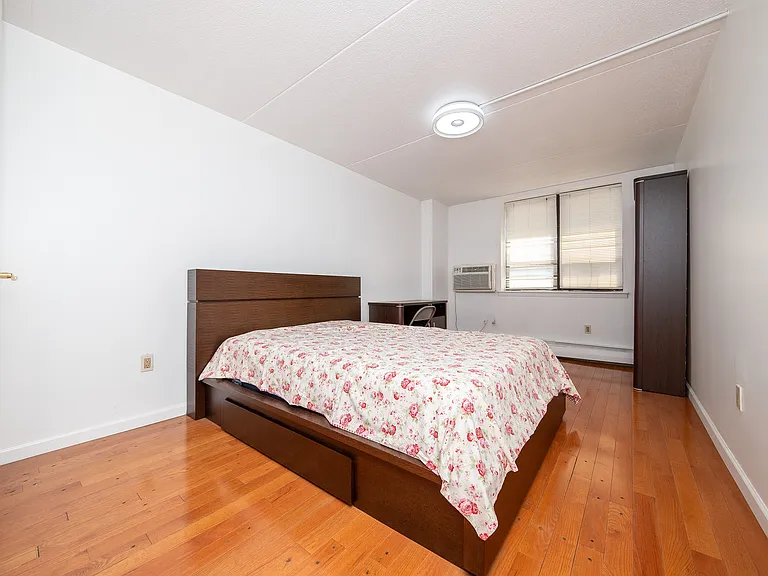 301 Cathedral Pkwy #7V — Photo 5