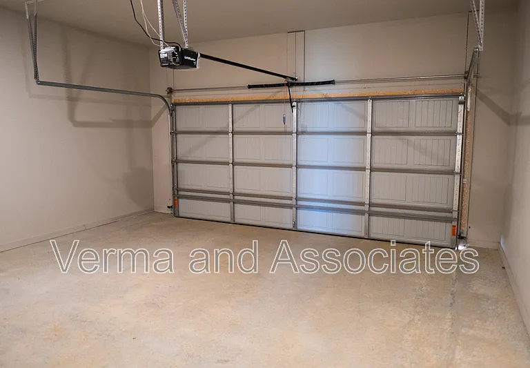 940 Skyline Loop — Photo 21