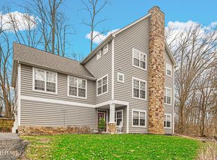 2 Spectacle Dr, Valparaiso, IN 46383