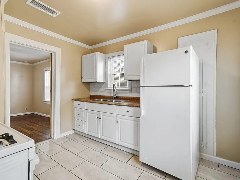 E 8th St Duplex — Photo 14