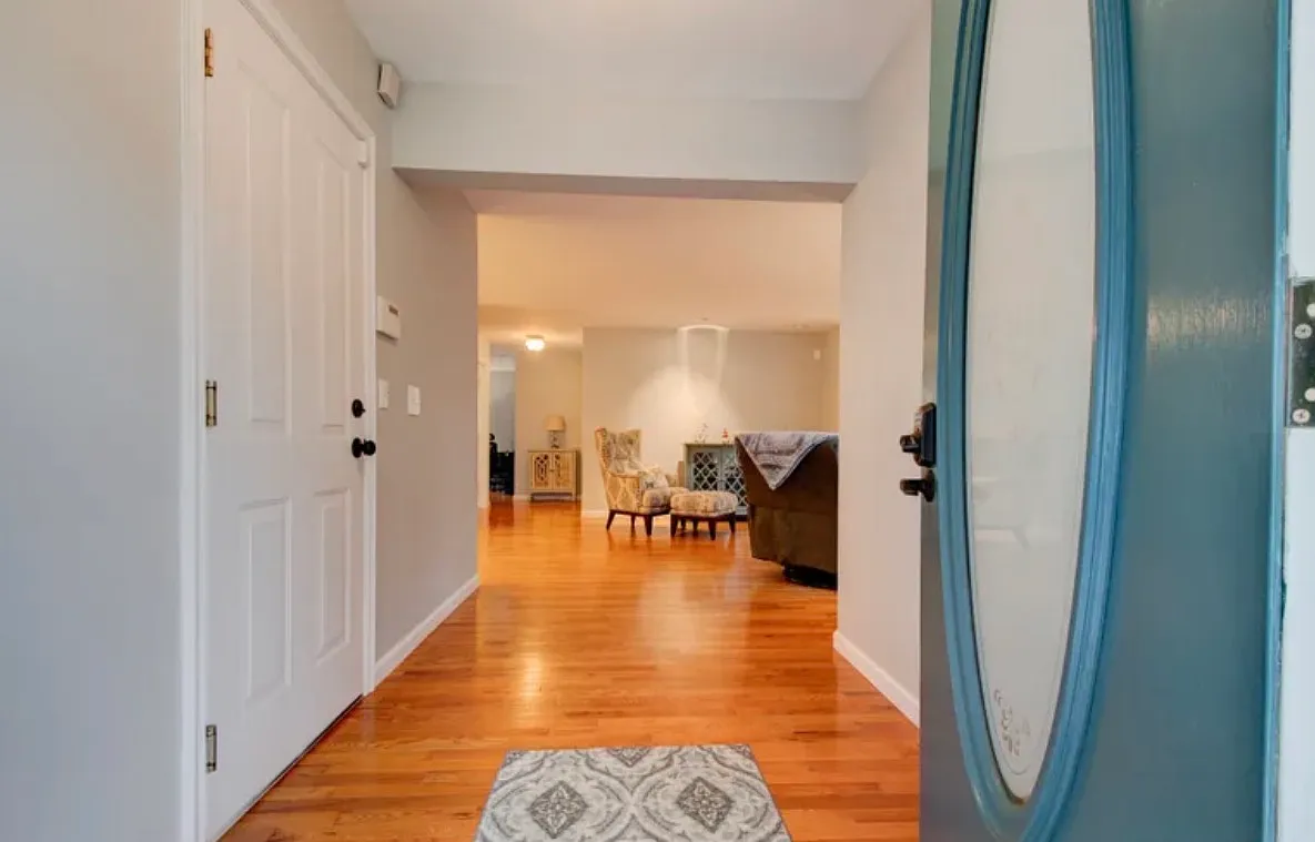 2 bed, 2000 sqft, $3,400 — Photo 2