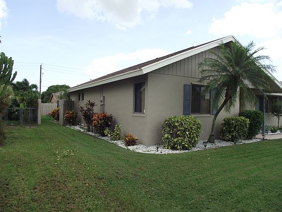 3rd image of 5205 Woodstone Cir E
