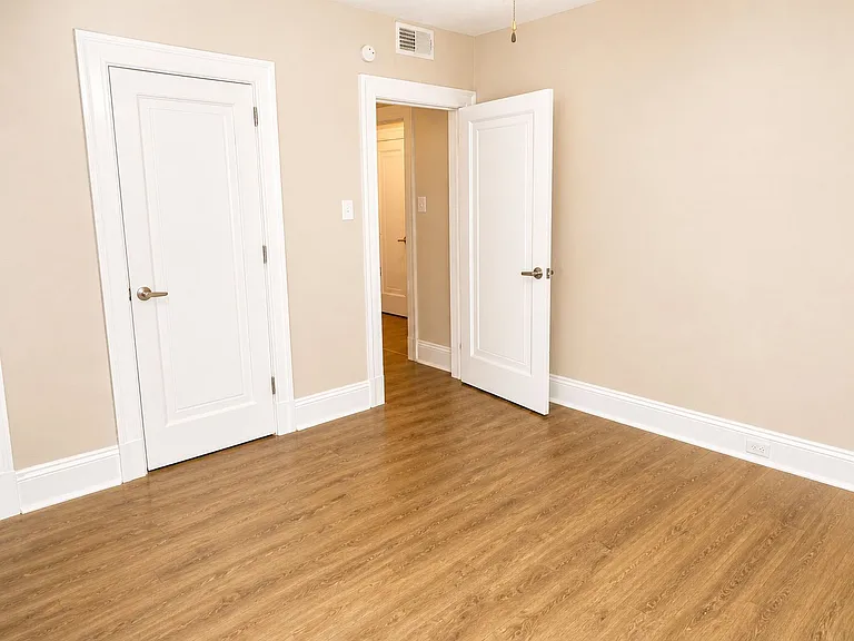 2123 Shady Ave — Photo 11