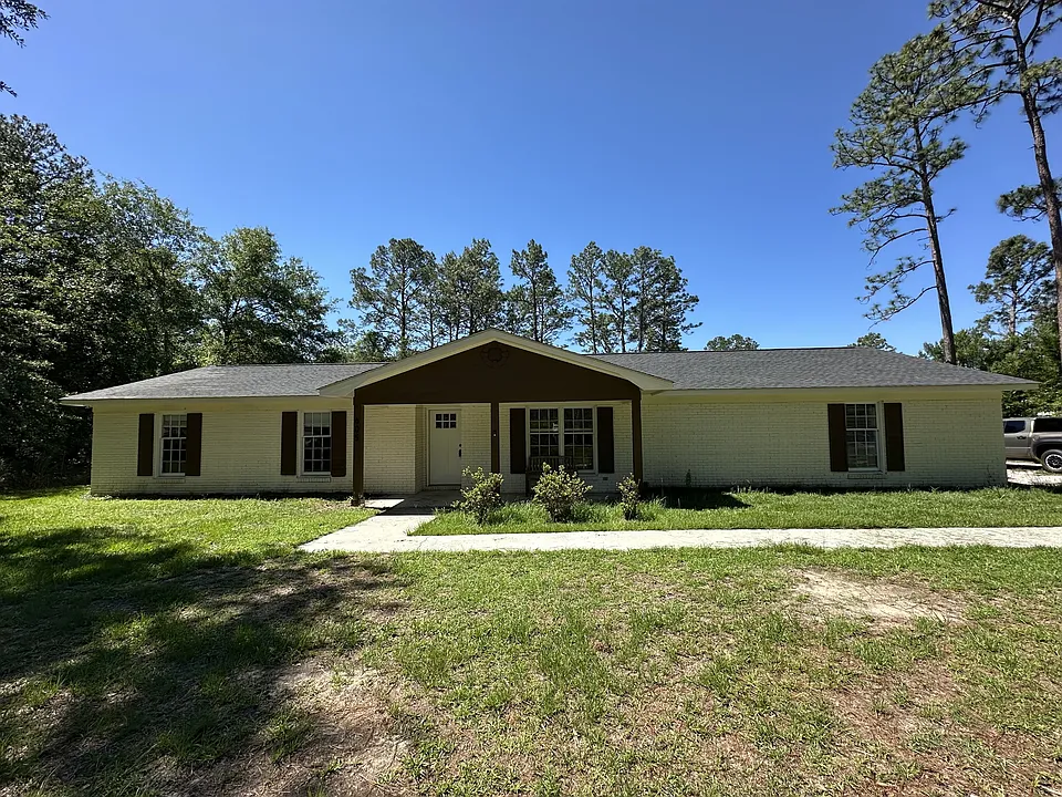 605 Honeysuckle Ln