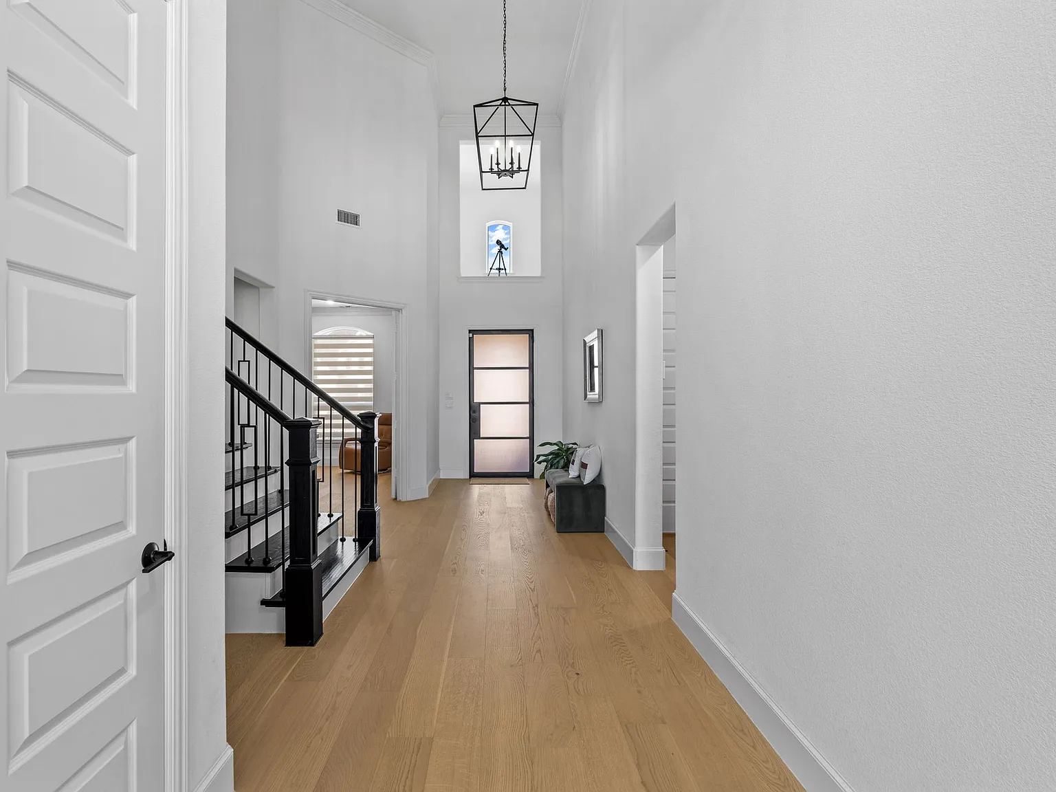 4 bed, 4.5 bath, 3882 sqft, $5,500 — Photo 2
