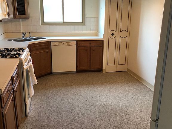 5th image of 235 Marengo Ave #7C