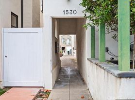 1530 Miramar Dr, Newport Beach, CA