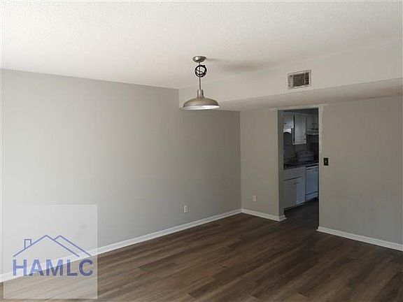 2nd image of 912 Pineland Ave APT 31