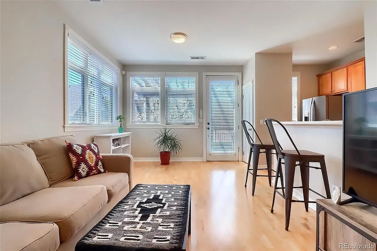 1 bed, 693 sqft, $2,200 — Photo 2