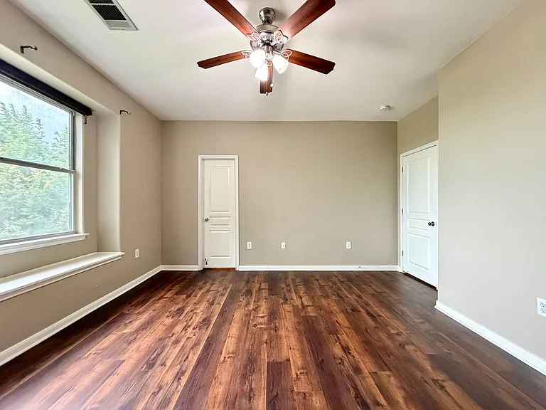 3300 Forest Creek Dr — Photo 16