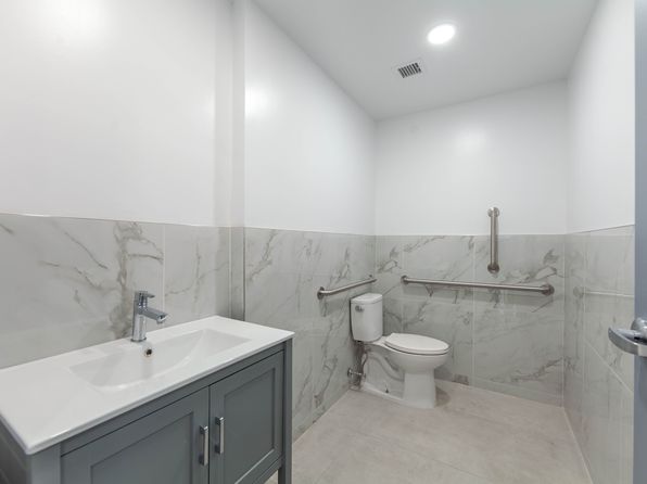 216 N River St #303