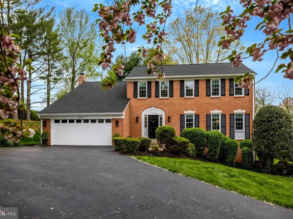 1630 Lozano Dr, Vienna, VA 22182