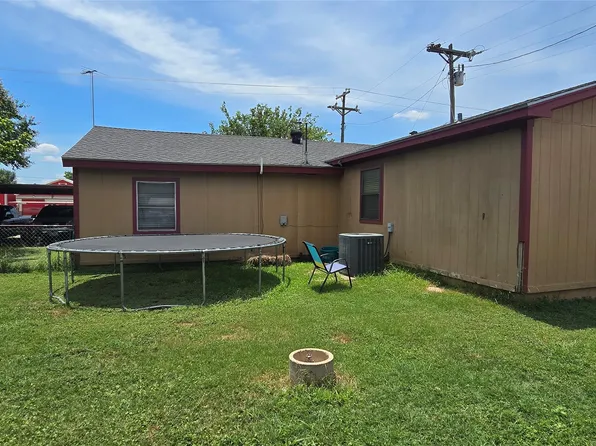 301 E Rock Island Ave, Boyd, TX 76023