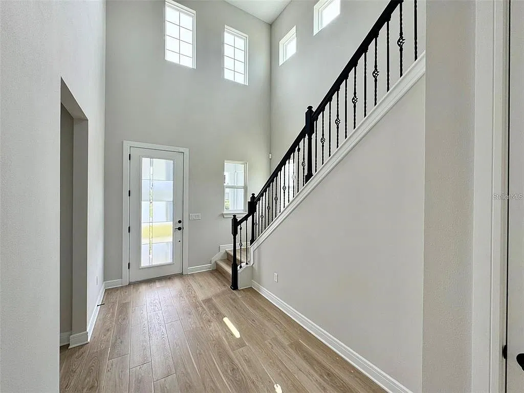 3 bed, 2.5 bath, 2471 sqft, $3,500 — Photo 4