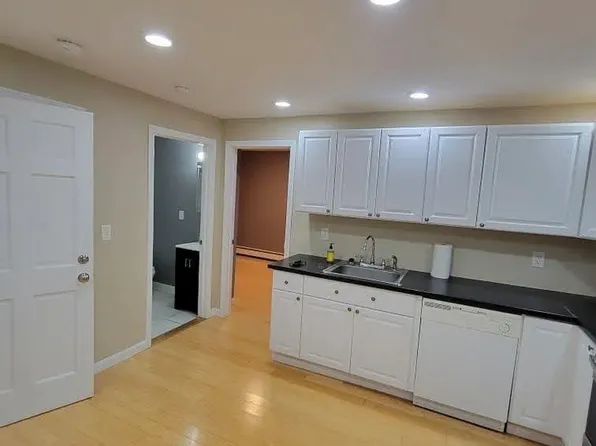 8 Marvel St APT 2, Taunton, MA 02780