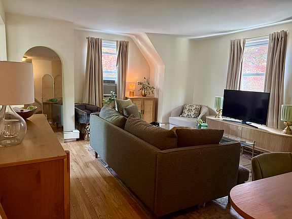 5th image of 350 Gilbert St #2