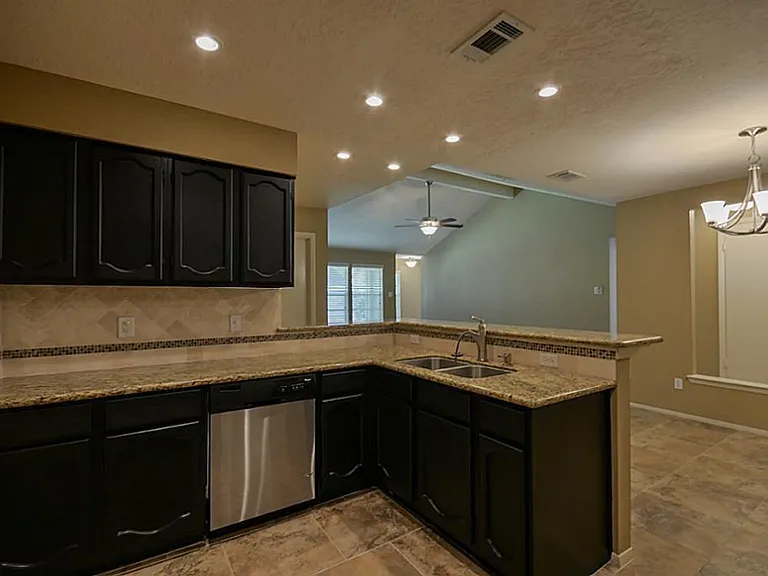 5831 Culross Close — Photo 6